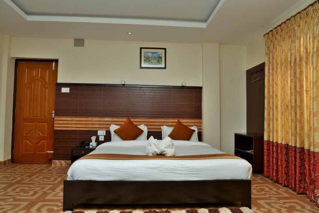 Hotel Point Pokhara Exterior photo