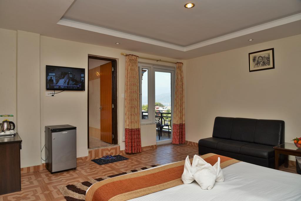 Hotel Point Pokhara Exterior photo